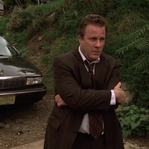 S01E011 - Nobody Knows Anything 0100.jpg