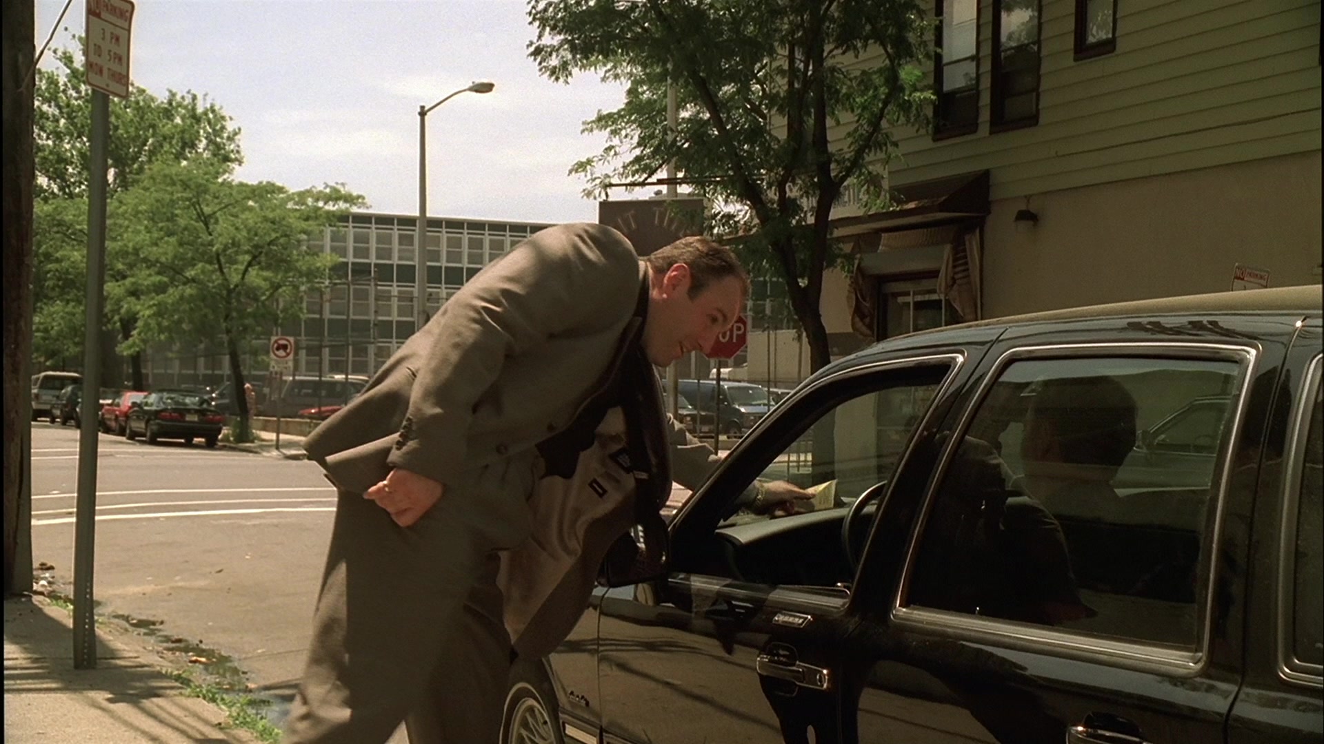 S01E004 - Meadowlands 0334.jpg