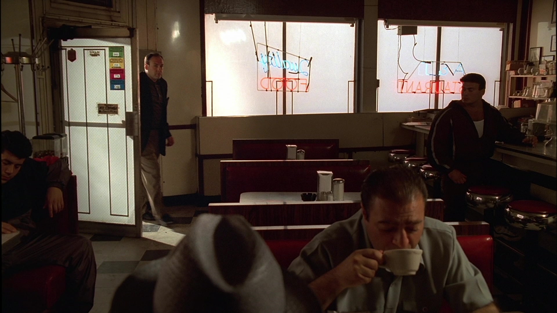 S01E004 - Meadowlands 0729.jpg